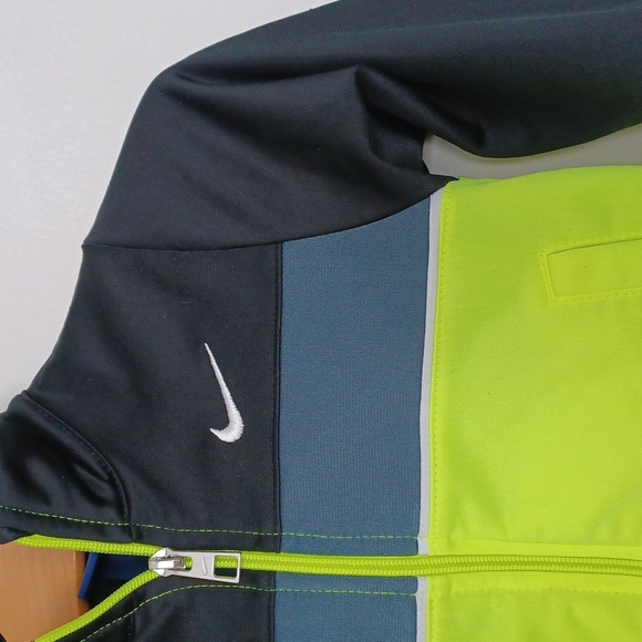 ✨3/$25✨ Nike Black and Neon Boys Athletic Jacket - 2T - Picture 3 of 8